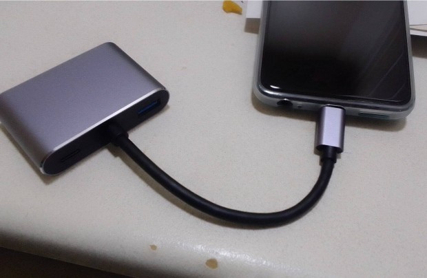 Okostelefon, laptop usb-c eloszt: vga-hdmi-usb3-usb-c kimenetek