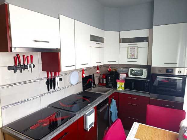 Oladon 78m2-es, erk�lyes lak�s Elad�