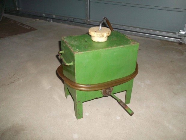 Olajbet�lt� aut�hoz