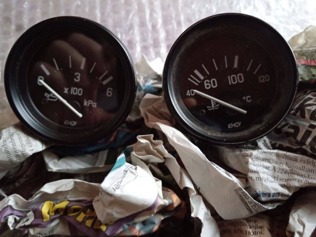 Olajnyom�s �ra h�fokm�r� �ra. �j elektronikus