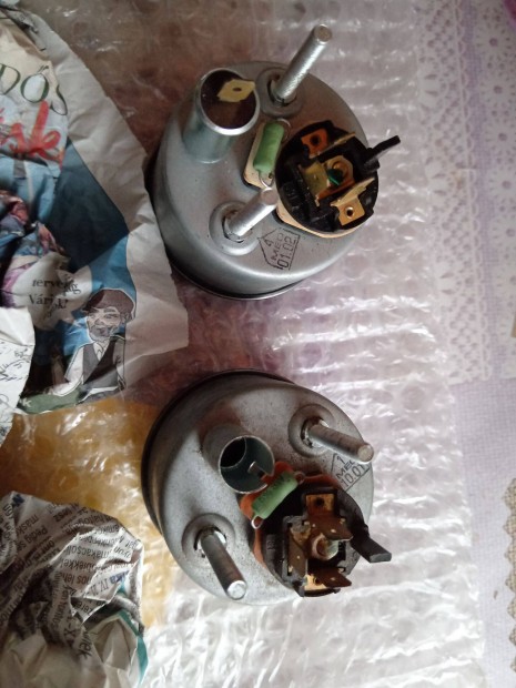 Olajnyom�s �ra h�fokm�r� �j elektronikus