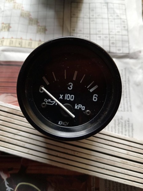 Olajnyom�s �ra �j elektronikus