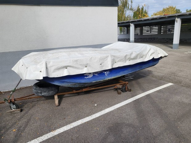 Olasz Trimaran Stabil Horgaszcsnak