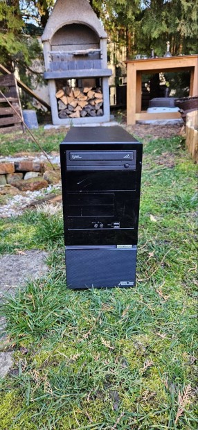 Olcs� Asus sz�m�t�g�p (E5500, 2GB, 320GB HDD)
