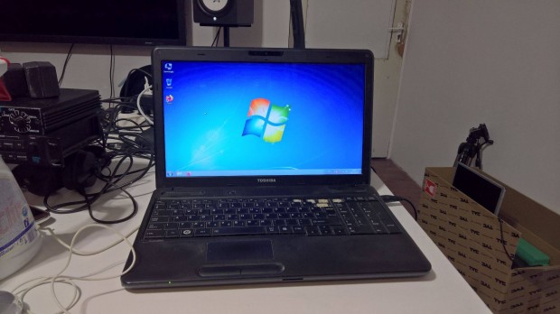 Olcs Toshiba C660 laptop win 7 HD kijelz 2 magos laptop 9900ft