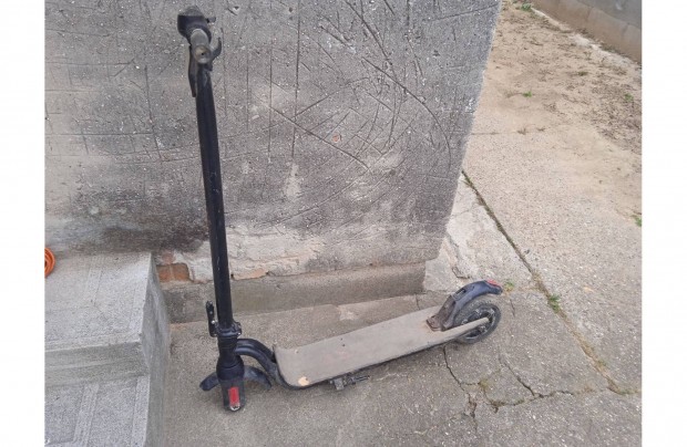Olcsó elektromos roller javításra vagy alkatrésznek 5.900ft