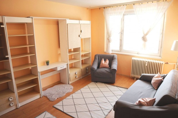 Olcs� fenntart�s� 1,5 szob�s lak�s hossz�t�vra kiad�