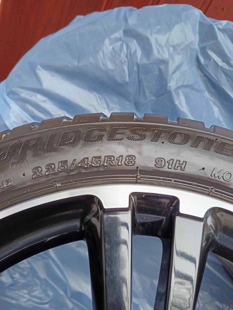 Olcs� komplett T�li ker�kszett 225/45R18 hib�tlan gy�ri felnik