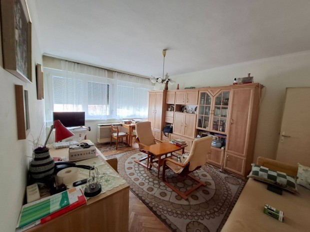 Olcs�bb Lett! Gy�r Belv�ros�ban 2 Emeleti T�gla Lak�s Elad�!