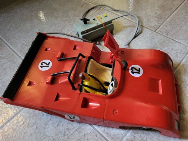 Olcsbban Mkd tzpiros Ferrari