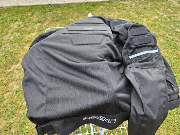 Olcs�n elad� Ozone Dart motoros ruh�zat