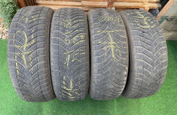 Olcsón eladó egy 185/60 R15 méretű téli gumi garnitúra