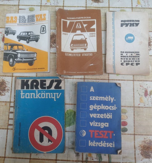 Olcsón eladó régi Lada használati útmutatók és Kresz könyvek!