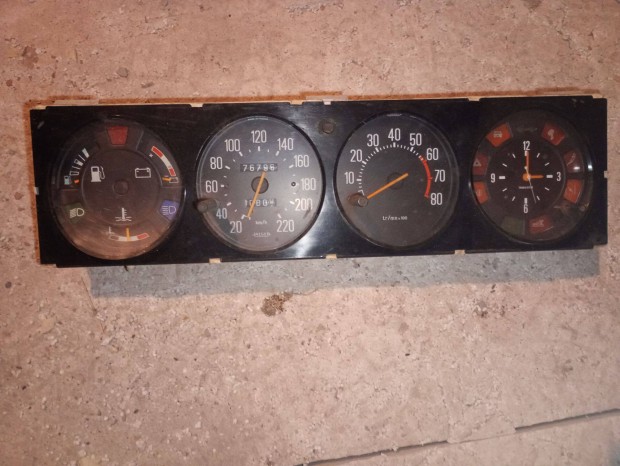 Old timer , veter�n Renault R20 kilom�ter�ra, tacho