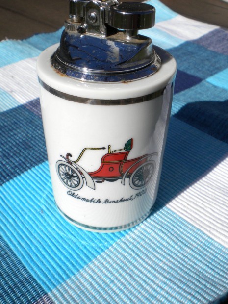 Old timer auts porceln foglalat asztali ngyjt