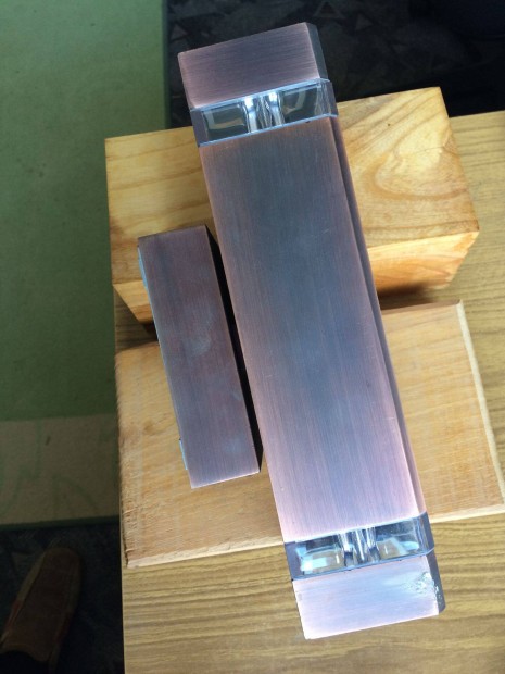 Oldalvilágitós bronz lámpa -modern