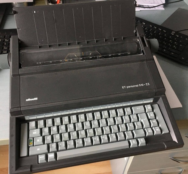 Olivetti elektromos táska írógép