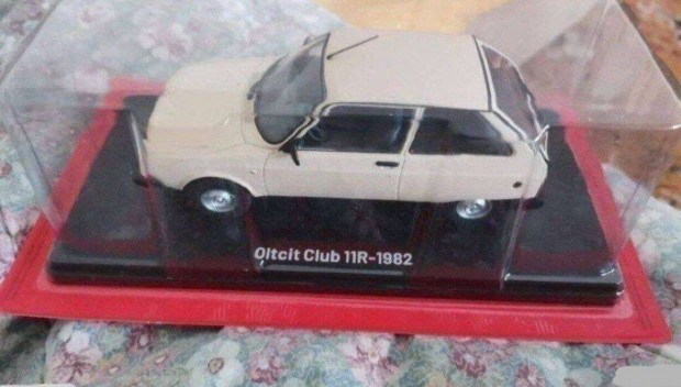 Oltcit Club 11R lengyel sorbol kisauto modell 1/24 Elad