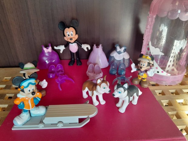 ltztethet Minnie egr figura s Mickey egr figurk egytt 