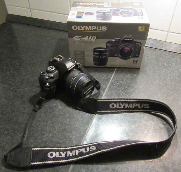 Olympus E410 tükörrefl. digit. fényképezőgép táskájával, új akkuval