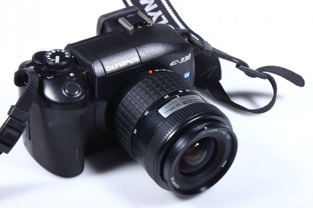 Olympus E-330 digit�lis f�nyk�pez�g�p + 14-45mm objekt�v 