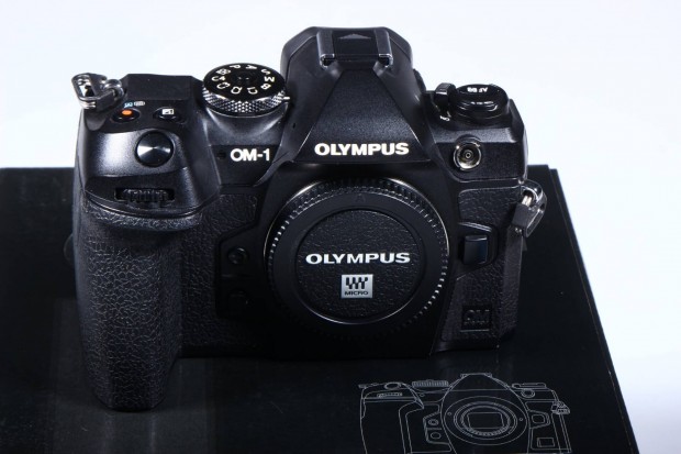 Olympus OM-1 digit�lis f�nyk�pez�g�p v�z 