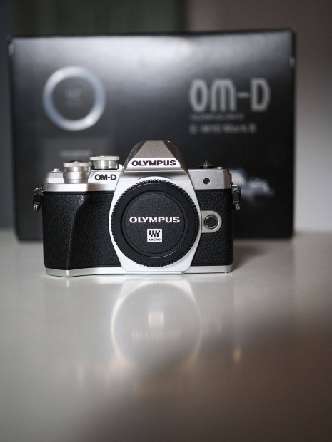 Olympus OM-D E-M10 Mark III + Olympus 14-42mm