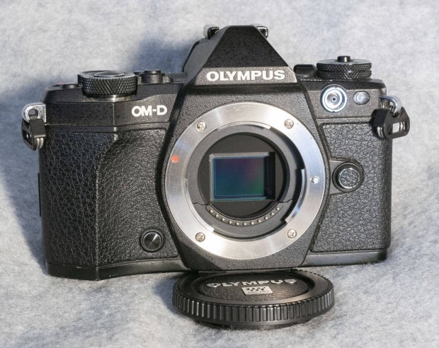 Olympus OM-D E-M5 II vz