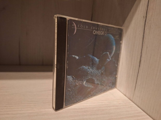 Omega 12 - A Fld rnykos Oldaln CD