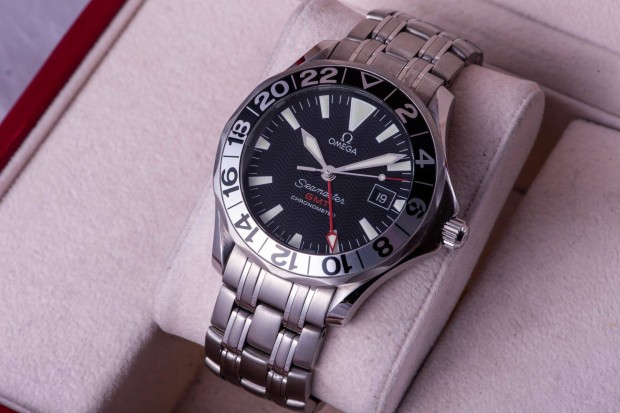 Omega GMT karra