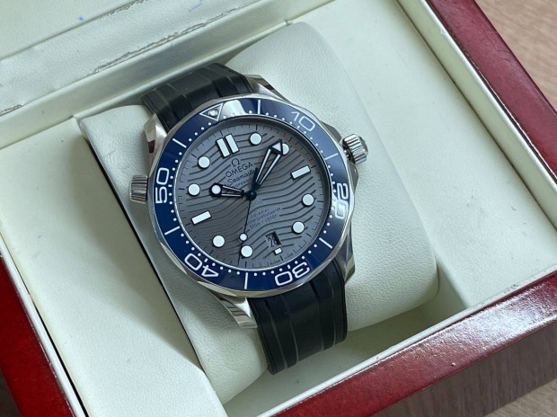 Omega Seamaster Diver 300M Master Chronometer ezst 42 Lgsw