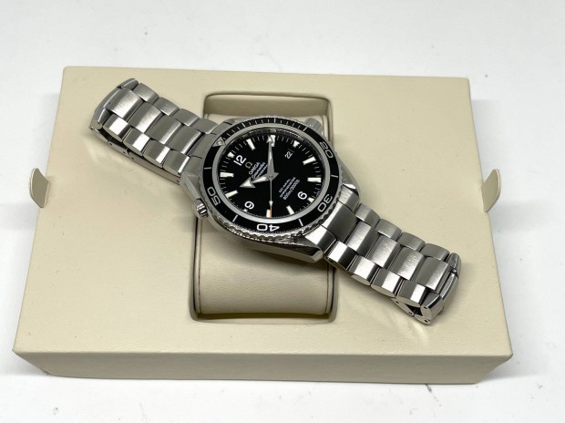 Omega Seamaster Planet Ocean 600M fekete 45 Lgsw