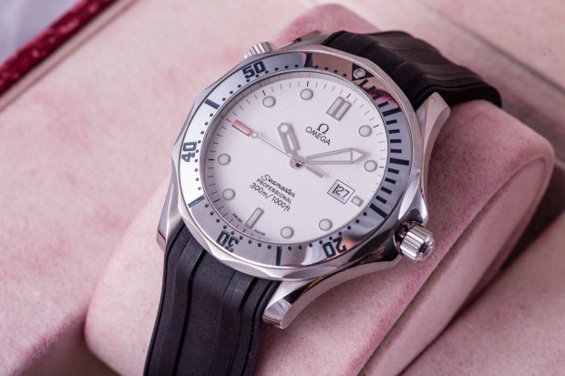 Omega Seamaster White Quartz