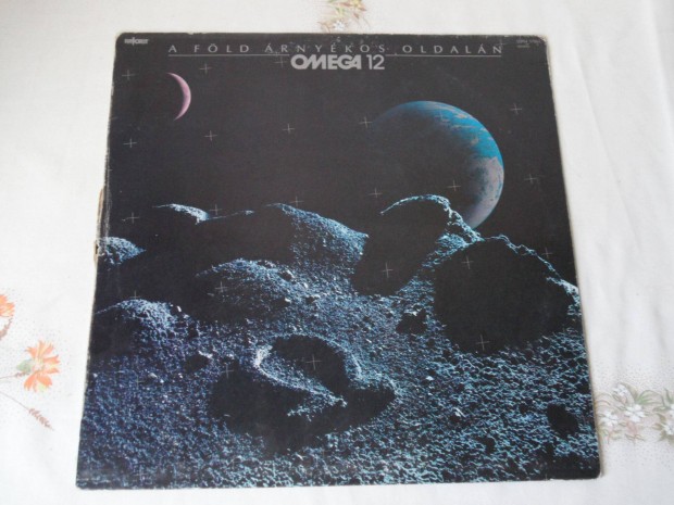 Omega: A fld rnykos oldaln - bakelit lemez