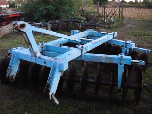 Omikron t�rcsa elad�