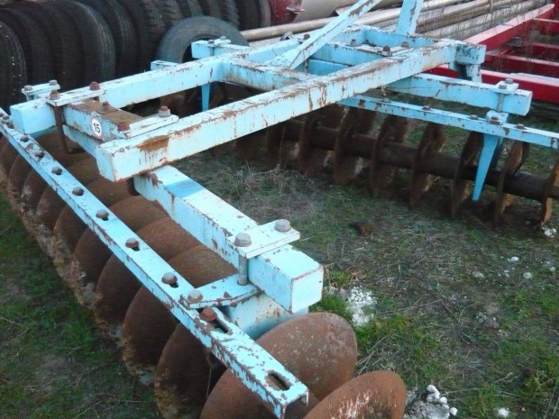 Omikron t�rcsa elad�