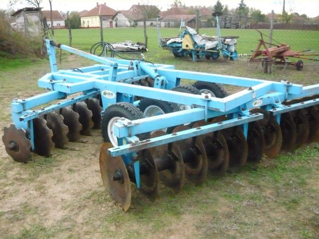 Omikron t�rcsa elad�