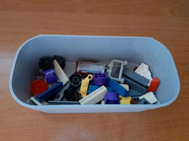 mlesztett LEGO elemek