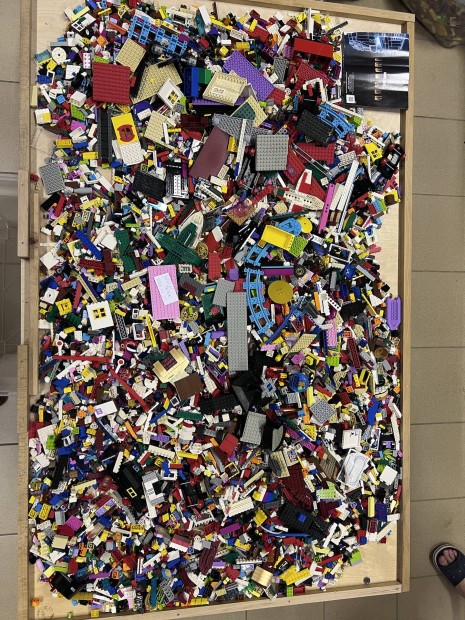 Ömlesztett Lego (30,115 kg)