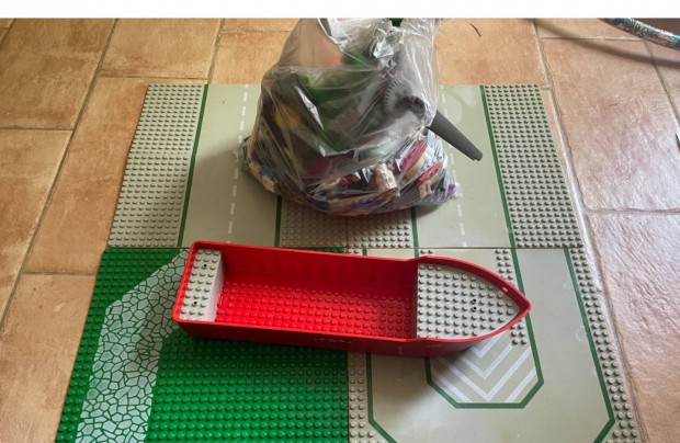 Ömlesztett Lego+alapok