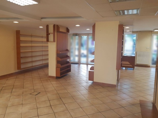 Omnia közelében üzlethelyiség hosszú távra kiadó