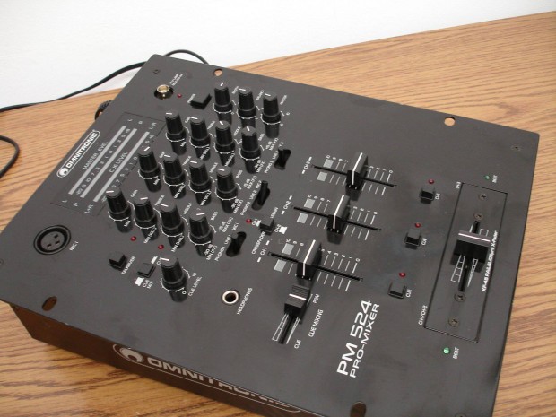 Omnitronic PM524 Pro-mixer DJ hang kever sztere keverpult Klasszik