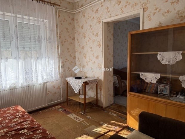 �n�ll� csal�di h�z Magl�don