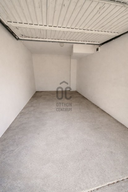 �n�ll� gar�zs elad� z�rt udvarban  Sz�chenyikert, Debrecen