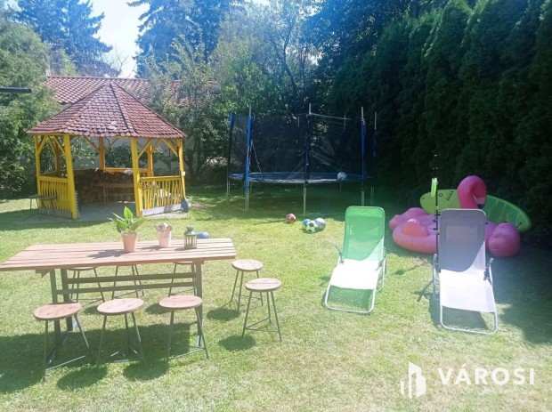 �n�ll� retro nyaral� S�st�n elad�