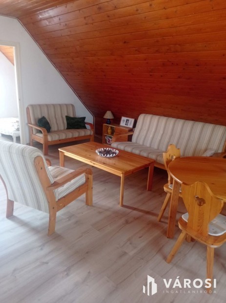 �n�ll� retro nyaral� S�st�n elad�