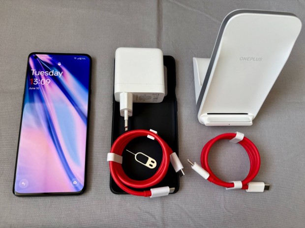 Oneplus 9 Pro 12GB/256GB, tartozékok + Warp Charge 50 Wireless Charger