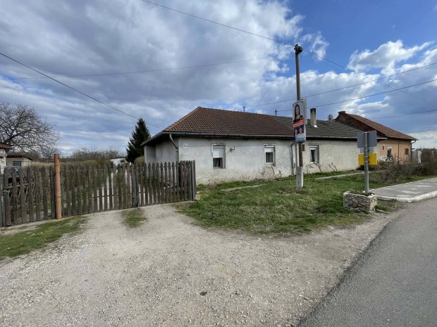 Onga k�lter�let�n (Onga�jfalu) ikerh�z elad�