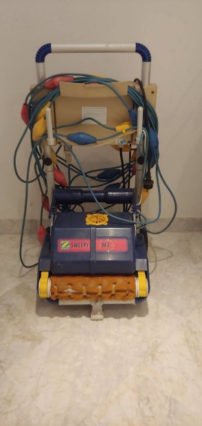 �nj�r� Zodiac Sweepy M-3 medence tiszt�t� berendez�s + sz�ll�t�