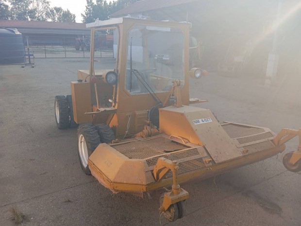 Önjáró fűnyíró traktor eladó!